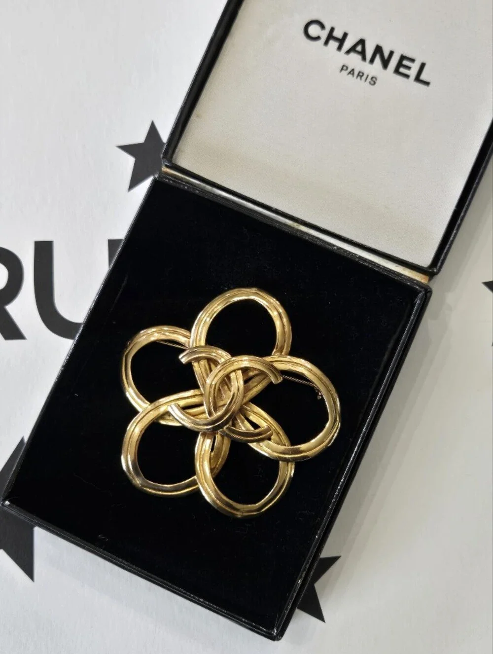 CHANEL vintage brooch